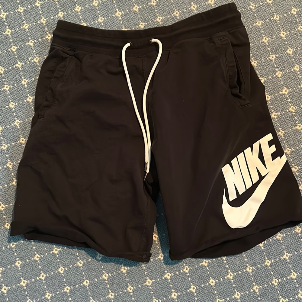 Black Nike shorts